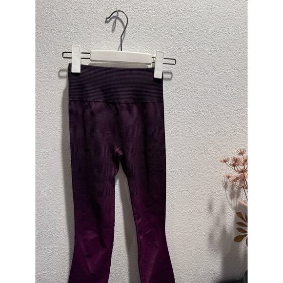 EUC Lululemon Ebb to Train Tight 25" Leggings Burgundy Stripe Size 2‎ - Picture 2 of 3
